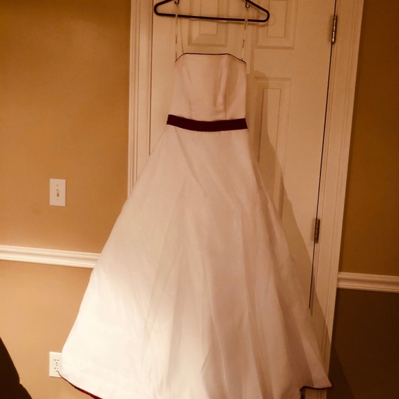 wedding dress, veil,petty coat tiara - Picture 9 of 15